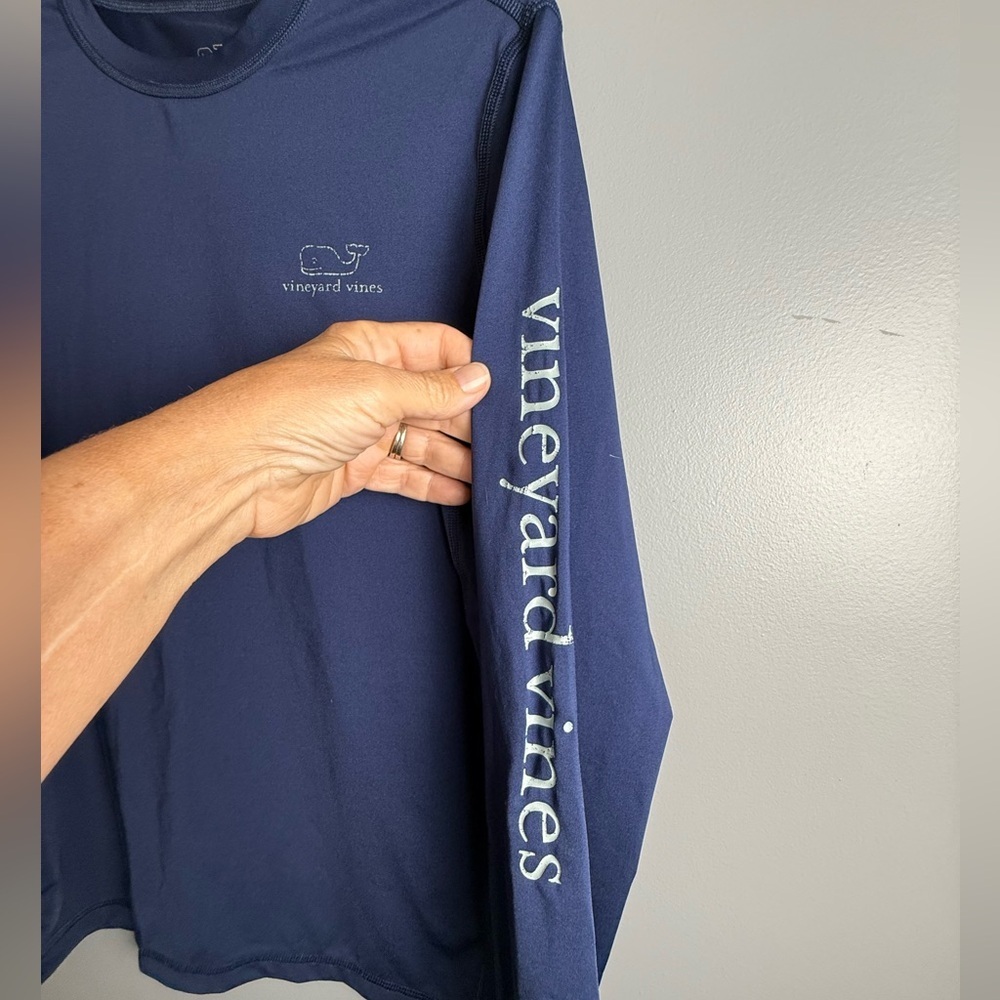 Vineyard Vines Performance Navy Rash Guard LS Poly Blend Whale Logo kidSz L (14) - Picture 3 of 8